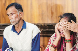 انکیتا کے والدین پرغموں کا پہاڑ، آنسو چھلک گئے، بی جے پی پر نشانہ 