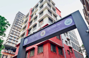 کے ڈی ایم سی اسکول میں چپراسی نہ ہونے سے طلبہ جھاڑو لگانے پر مجبور