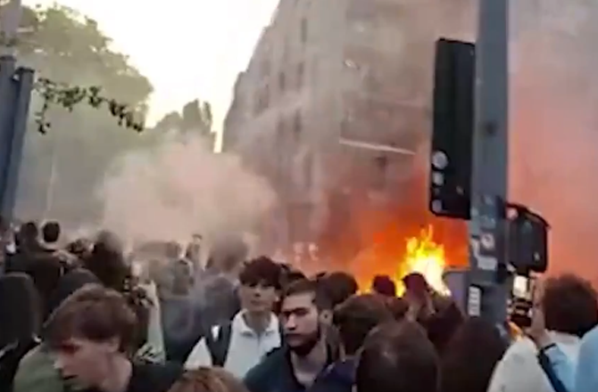 فرانس: ہائی اسکولوں کی ناکہ بندی جاری، احتجاج یونیورسٹیوں تک پھیل گیا