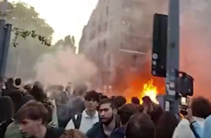 فرانس: ہائی اسکولوں کی ناکہ بندی جاری، احتجاج یونیورسٹیوں تک پھیل گیا