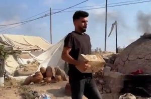 غزہ: کمہار نے والدین کیلئے مٹی سے گنبد نما مکان بنایا، محفوظ چھت دینے کی کوشش