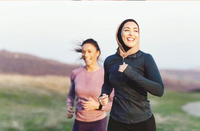 <p><strong>جسمانی سرگرمیاں کم کر دیں</strong></p>
<p>چونکہ درجہ حرارت معمول سے زیادہ ہے اس لئے جسمانی سرگرمیاں کم کر دیں۔ فزیکل ایکٹیویٹی کے دوران بہت زیادہ پسینہ خارج ہوتا ہے اور درجہ حرارت کے اضافہ سے پسینہ معمول سے زیادہ خارج ہوسکتا ہے اور جسم ڈی ہائیڈریٹ ہوسکتا ہے۔ اس لئے محدود جسمانی سرگرمیاں انجام دیں۔</p>
<p>&nbsp;</p>