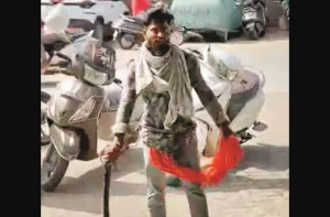 ناگپور: ۳؍ دن تک موبائل ٹھیک نہیں ہوا توگاہک تلوار لیکر دکان پر پہنچا
