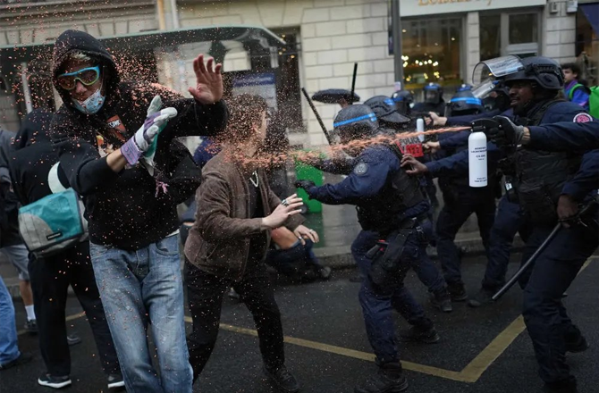 French police attempting to control students. Photo: X