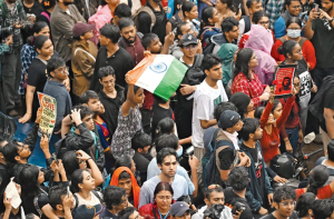 کس کا کنواں، کس کی کھائی؟