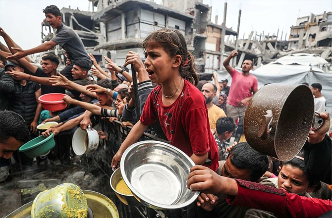 غزہ: فنڈز کی شدید کمی، ۵؍ لاکھ فلسطینیوں کی ماہانہ غذائی امداد بند کرنے کا فیصلہ