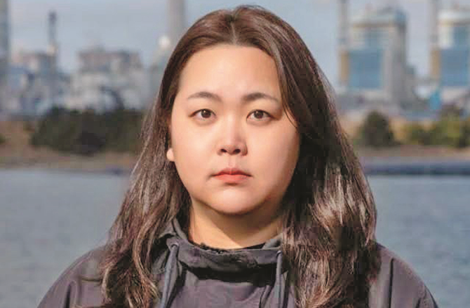 <div><strong>Borim Kim</strong></div>
<div>ساؤتھ کوریا سے تعلق رکھنے والی بورم نئی نسل کو موسمیات کے قانون کے بارے میں آگاہ کر رہی ہیں تاکہ وہ موسمیاتی تبدیلی کے چیلنجز کا مقابلہ کرنے کے لئے تیار ہوسکے۔</div>