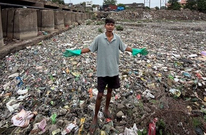 Bittu Tabahi cleaning the river. Photo: X