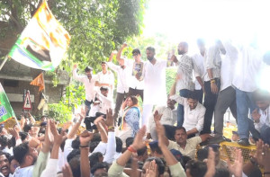 ناگپور: کانگریس کا آرایس ایس دفتر کے باہر جارحانہ مظاہرہ