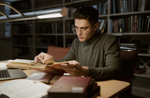 اِن ۹؍ کتابوں سے سیکھیں سوال کرنا اور زندگی کو مختلف نظر سے دیکھنا