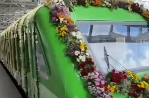 گجرات: ہندوستان کی پہلی ایل این جی سے چلنے والی ٹرین کو ہری جھنڈی
