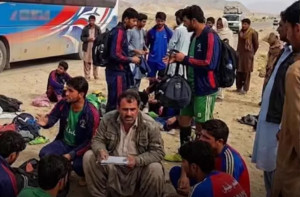 کراچی فٹبال ٹیم کو بلوچستان ہائی وے پر بندوق کی نوک پر لوٹ لیا گیا 