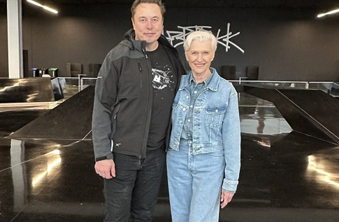 Elon Musk with his mother. Photo: X