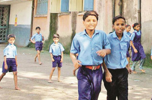 جنگ کے سبب اسکولی اشیاء کے حصول میں پریشانی کی عجیب منطق!